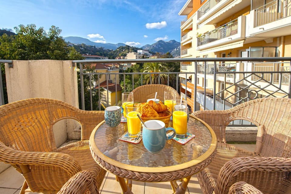Patio, Day, Natural landscape, View (from property/room), Balcony/Terrace, Dining area