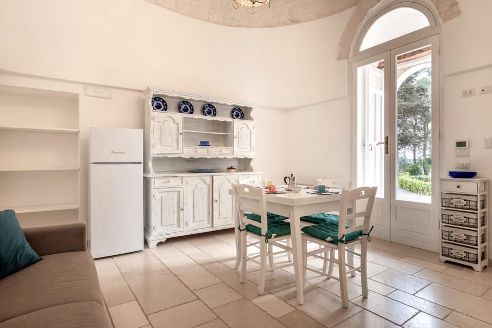 Property building, Kitchen or kitchenette, Living room