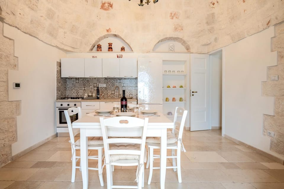 Property building, Kitchen or kitchenette, Living room