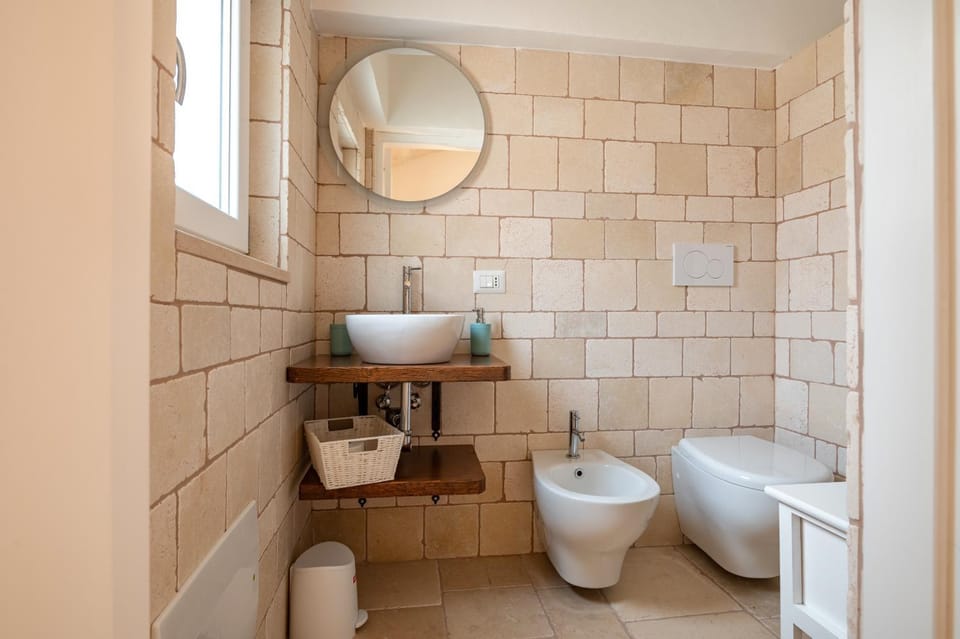 Bathroom, Living room