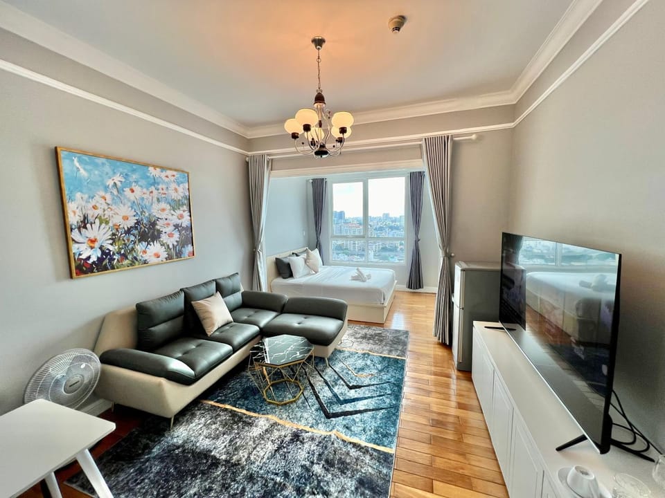 Communal lounge/ TV room, TV and multimedia, Living room, Seating area, Evening entertainment