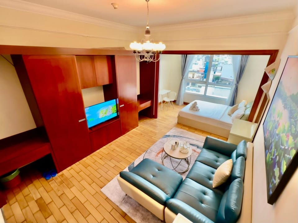 Communal lounge/ TV room, Living room, Seating area, Evening entertainment