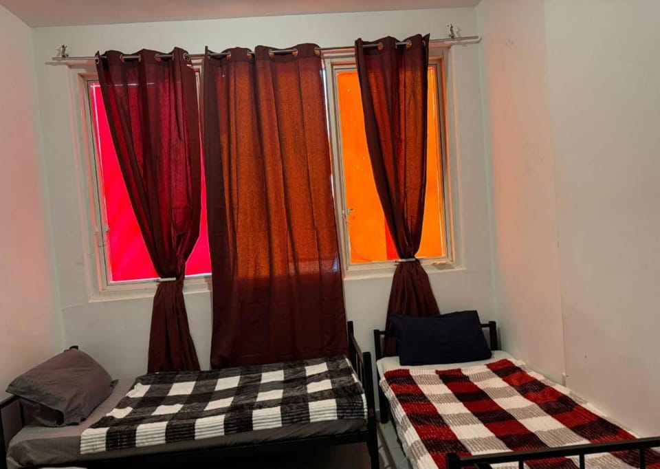 Corniche Street - For Males "Peaceful Bed Space" Hostel in Abu Dhabi