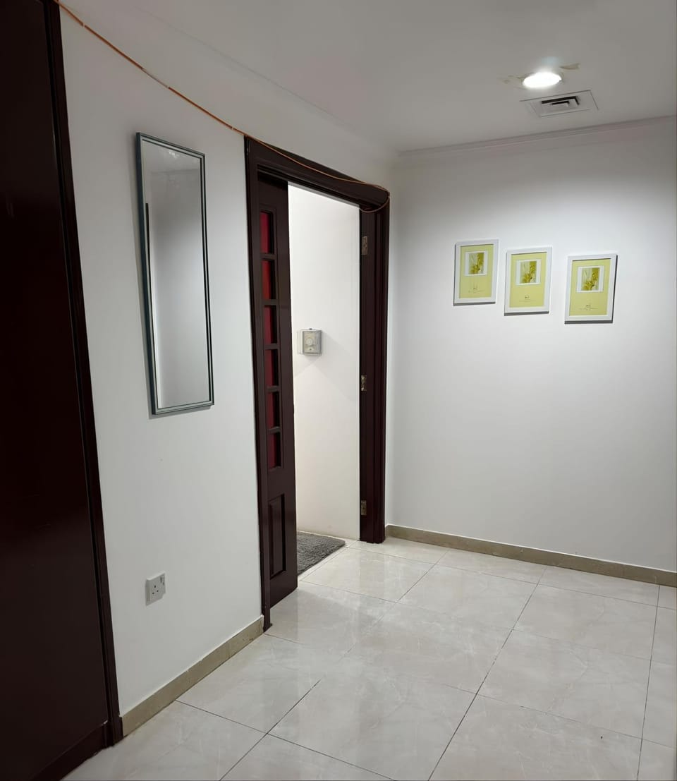 Corniche Street - For Males "Peaceful Bed Space" Hostel in Abu Dhabi