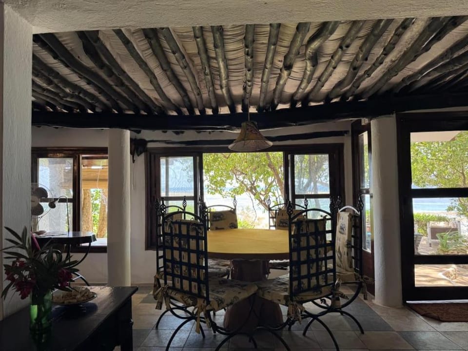Kasuku Villa, Warandale Cottages House in Diani Beach