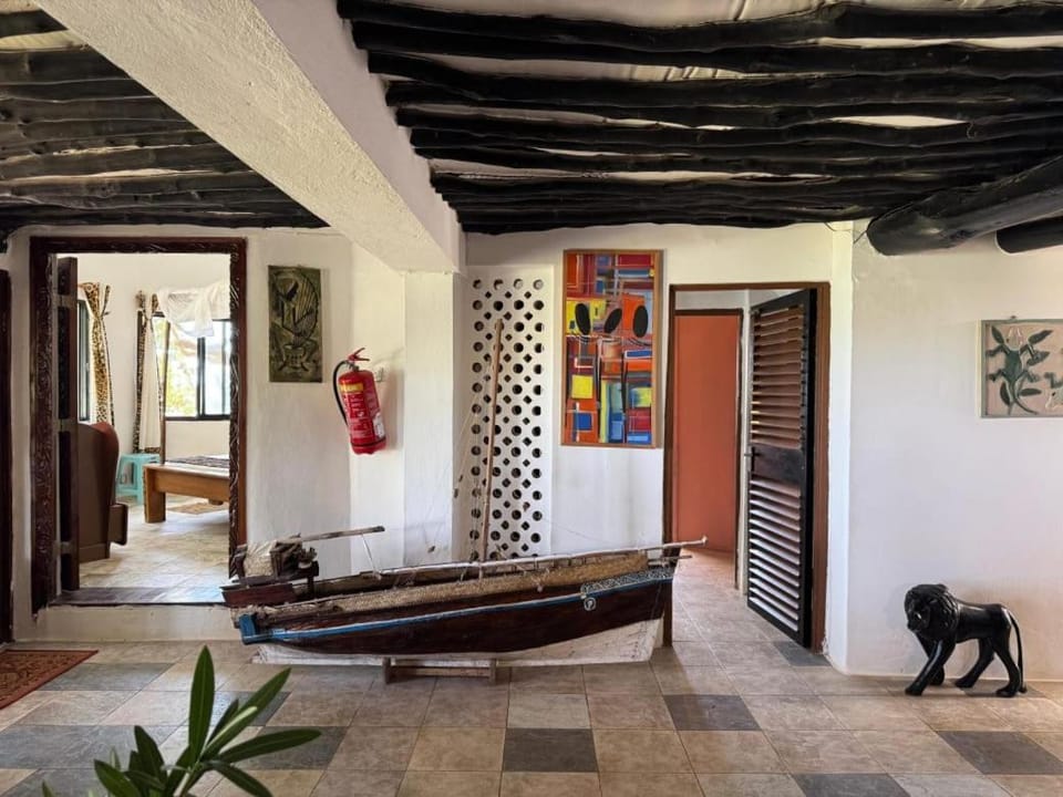 Kasuku Villa, Warandale Cottages House in Diani Beach