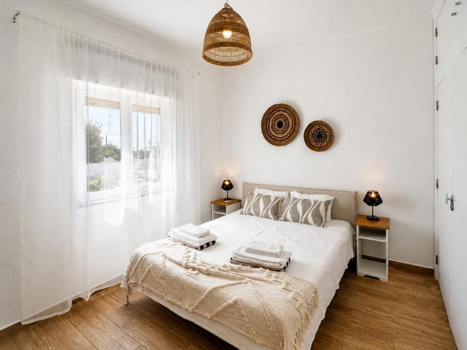 Bed, Bedroom, towels, wardrobe