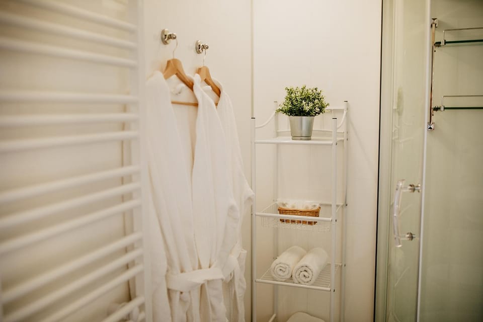 Shower, Bathroom, towels