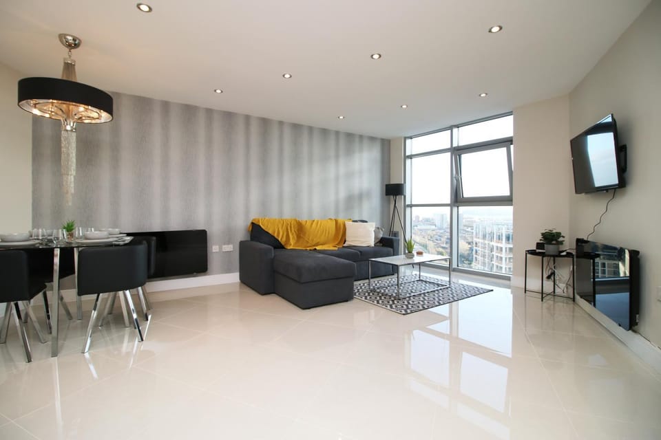 The Skyline - Luxury CIty Centre Flat with Designated Parking Apartment in Cardiff