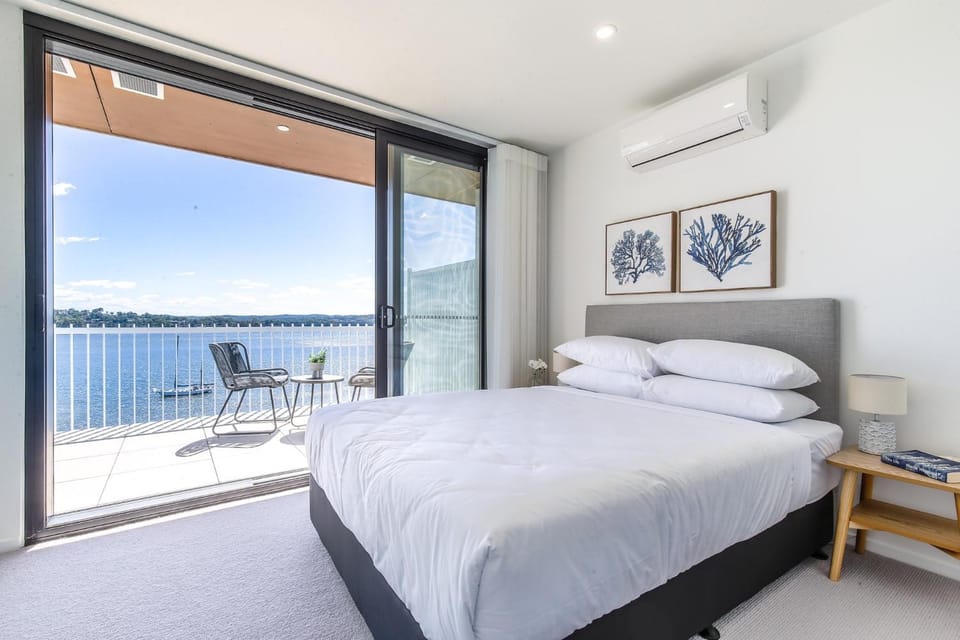 Superb 2-Bed Apartment with Scenic Bay Views Apartment in Batemans Bay
