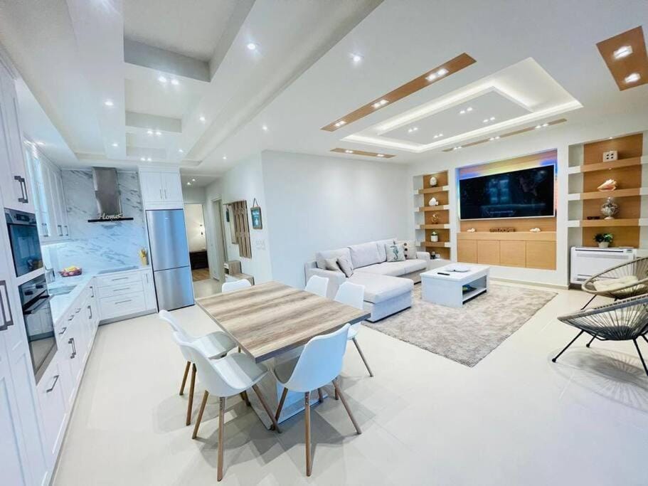 Kitchen or kitchenette, Living room, Seating area