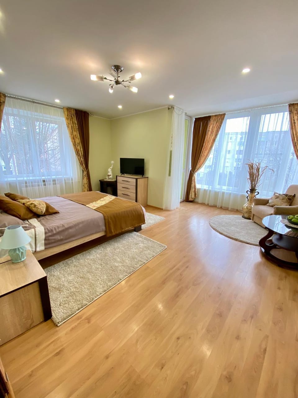 Bed, TV and multimedia, Photo of the whole room, Bedroom