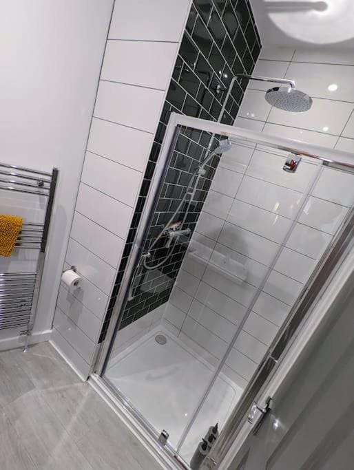 Shower, Toilet