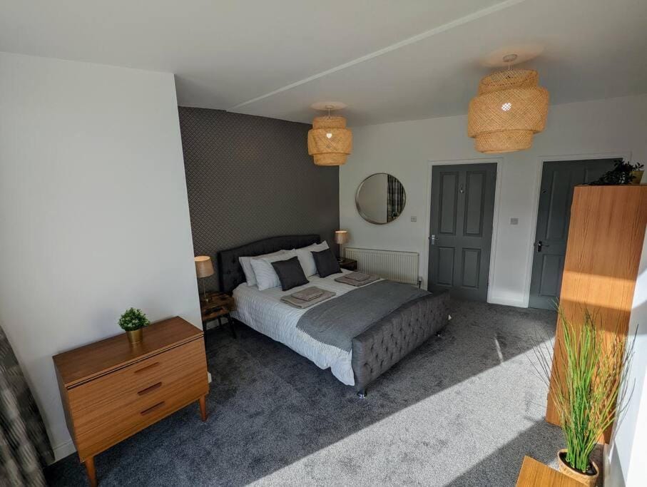 Bed, Photo of the whole room, Bedroom, wardrobe
