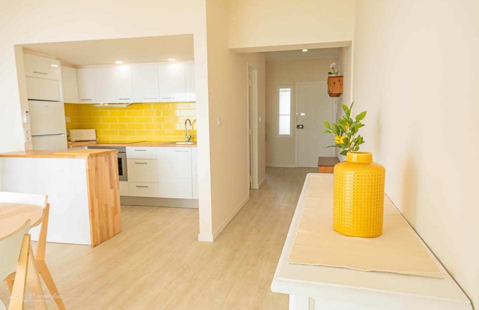 Kitchen or kitchenette, Dining area, minibar, pet friendly, stove