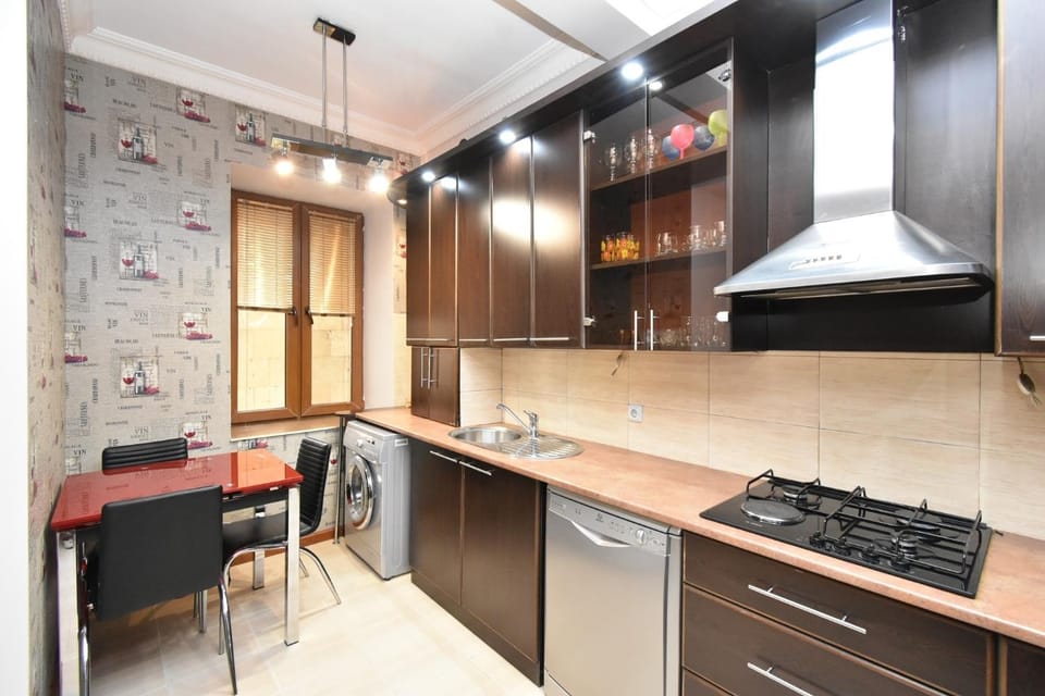 Dining area, dishwasher, pet friendly, stove