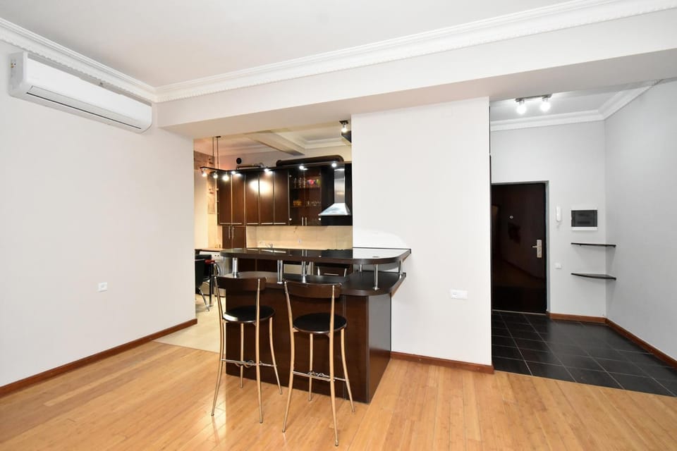 Kitchen or kitchenette, Dining area, oven, air conditioner
