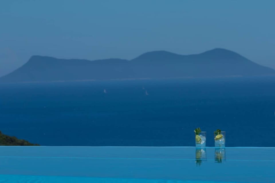 Pool view, Sea view, Swimming pool