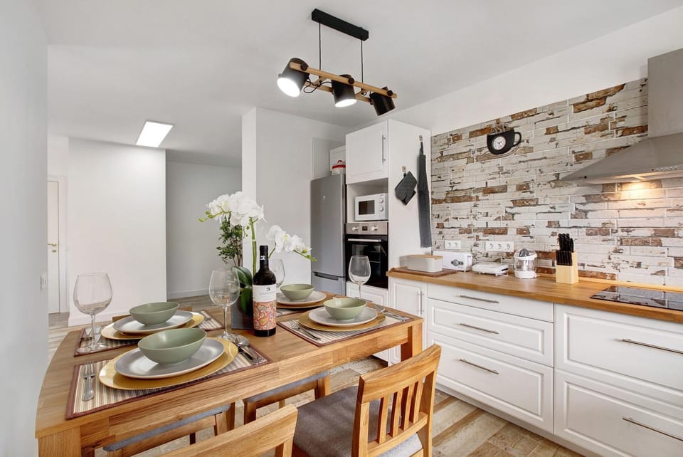 Property building, Kitchen or kitchenette, Living room