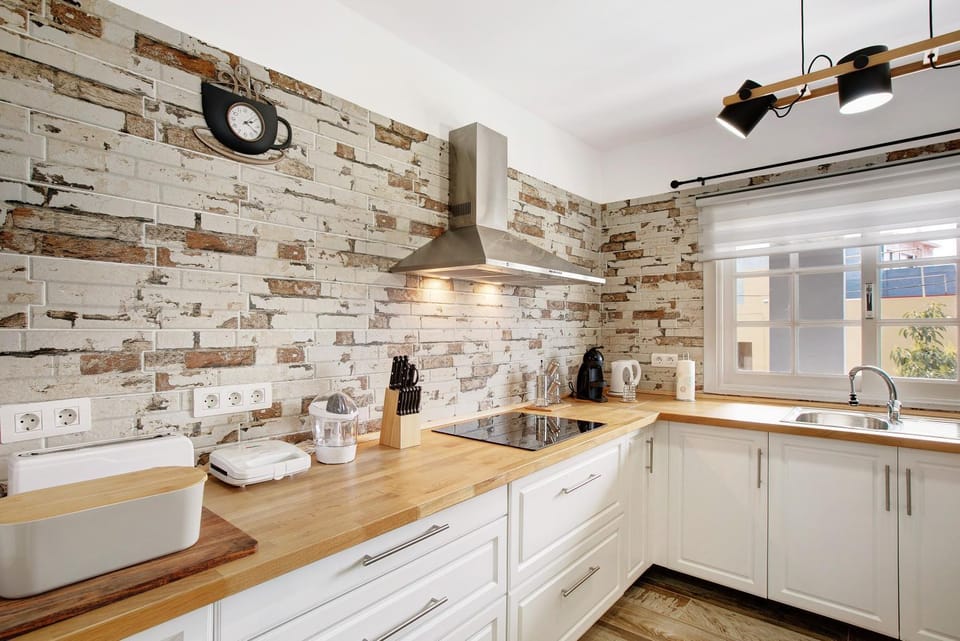Kitchen or kitchenette, Living room