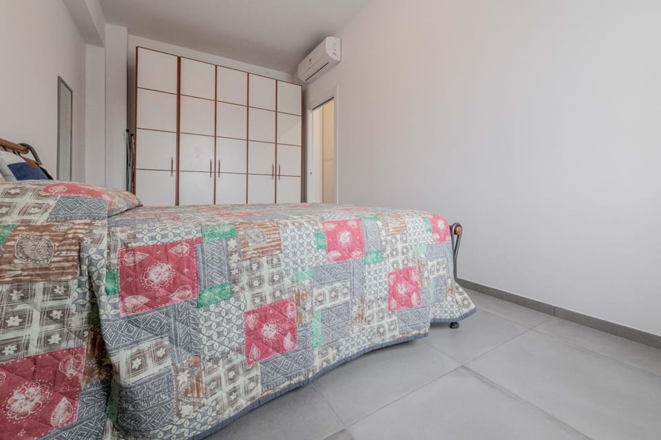 Bed, Photo of the whole room, Bedroom, air conditioner