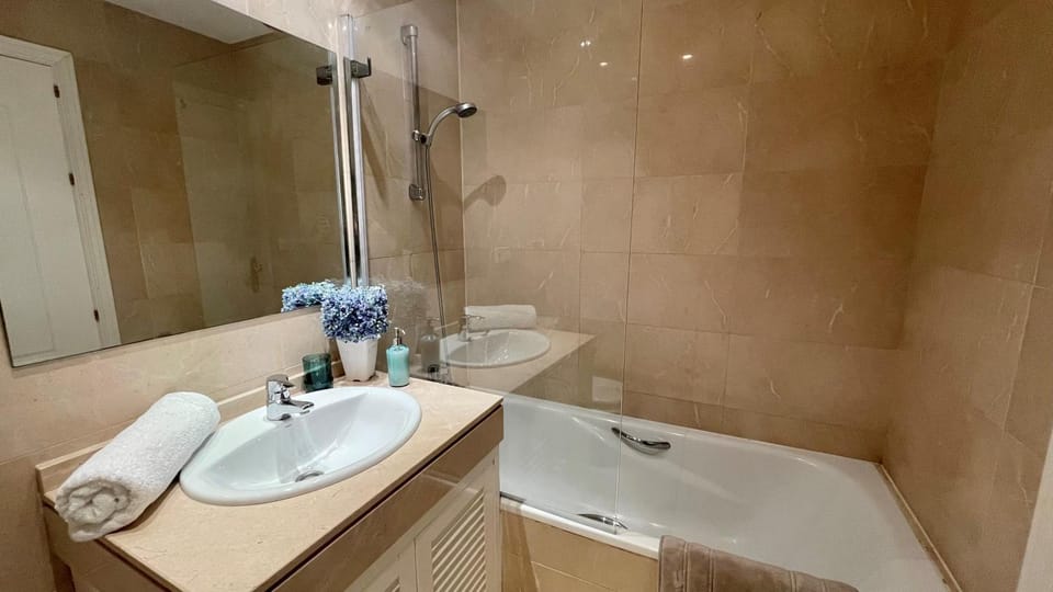 Bathroom, Bath, towels