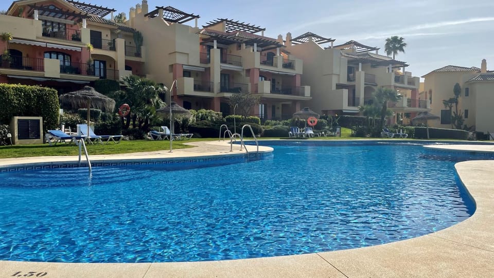 Property building, Day, Pool view, Swimming pool, sunbed
