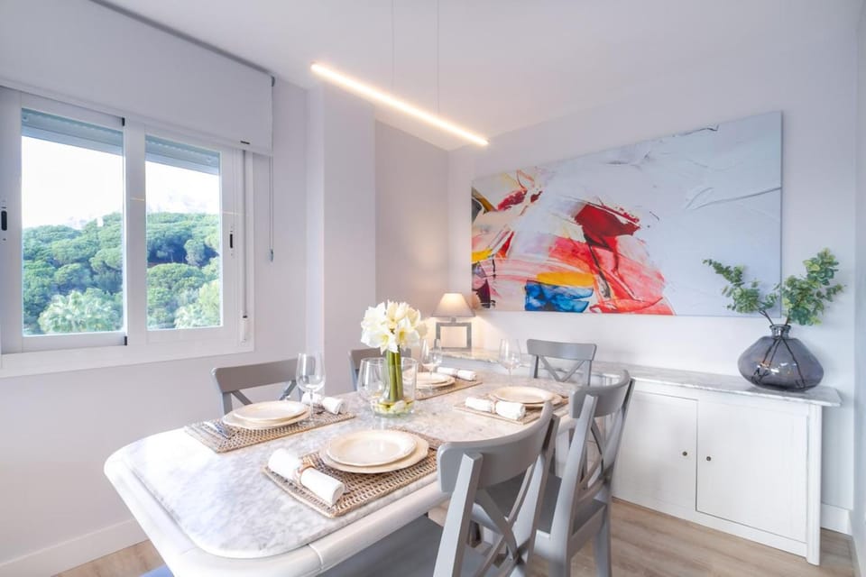 Photo of the whole room, Decorative detail, Dining area