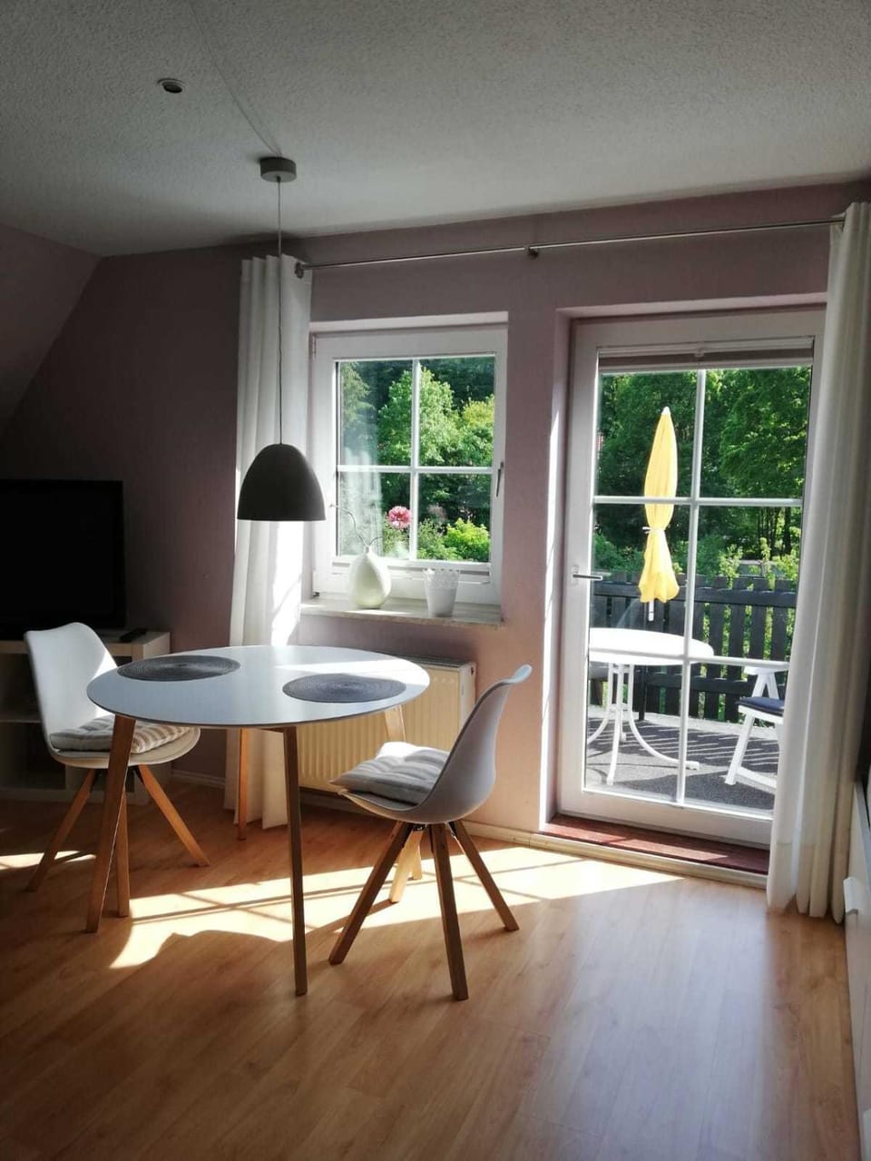 View (from property/room), Balcony/Terrace, Dining area