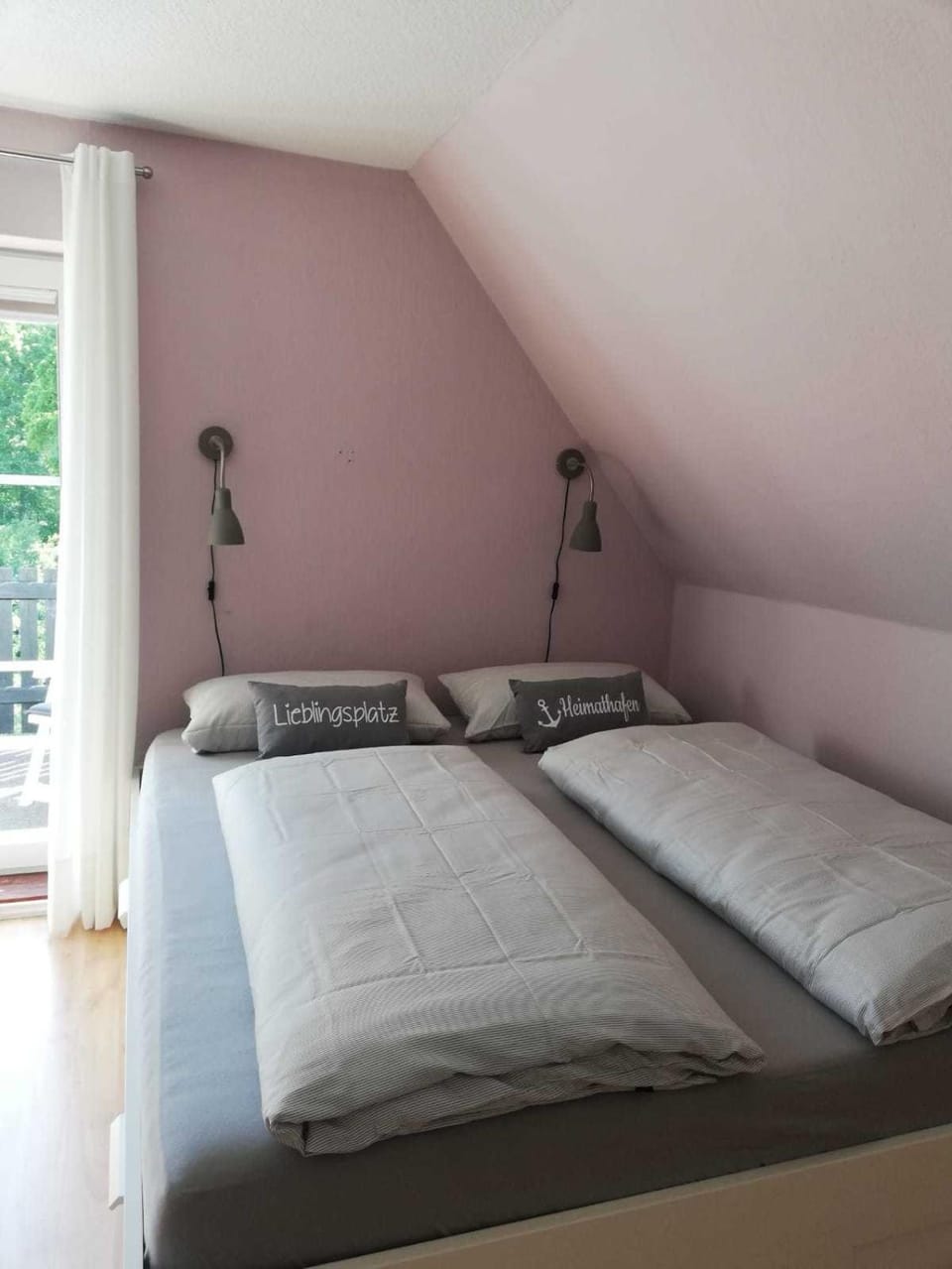 Bed, Photo of the whole room