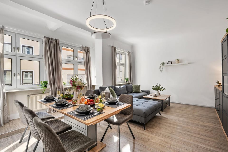 Living room, Photo of the whole room, Dining area