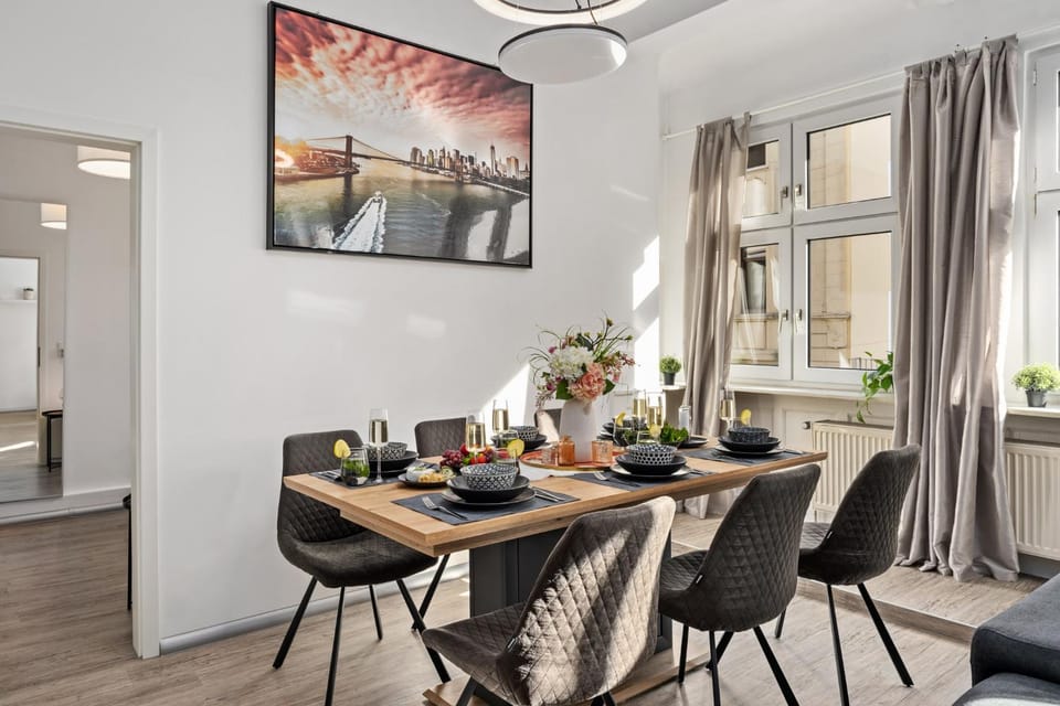 Living room, Dining area, Food