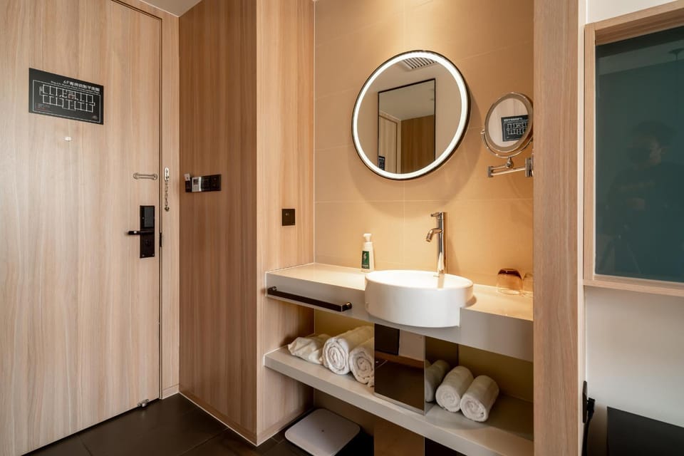 Shower, towels