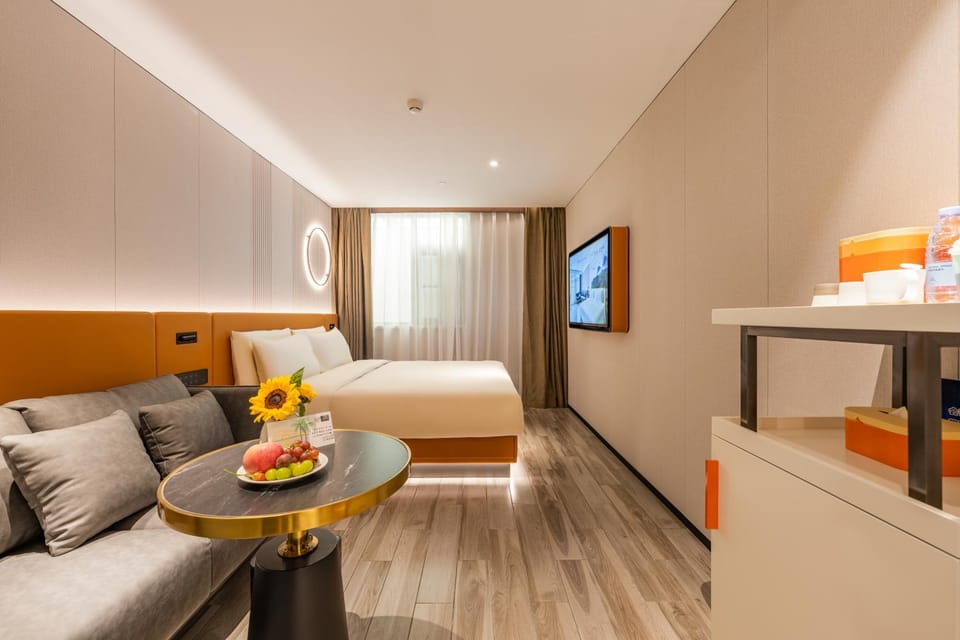 Bed, TV and multimedia, Food and drinks, Photo of the whole room, Seating area, Dining area, Bedroom, minibar