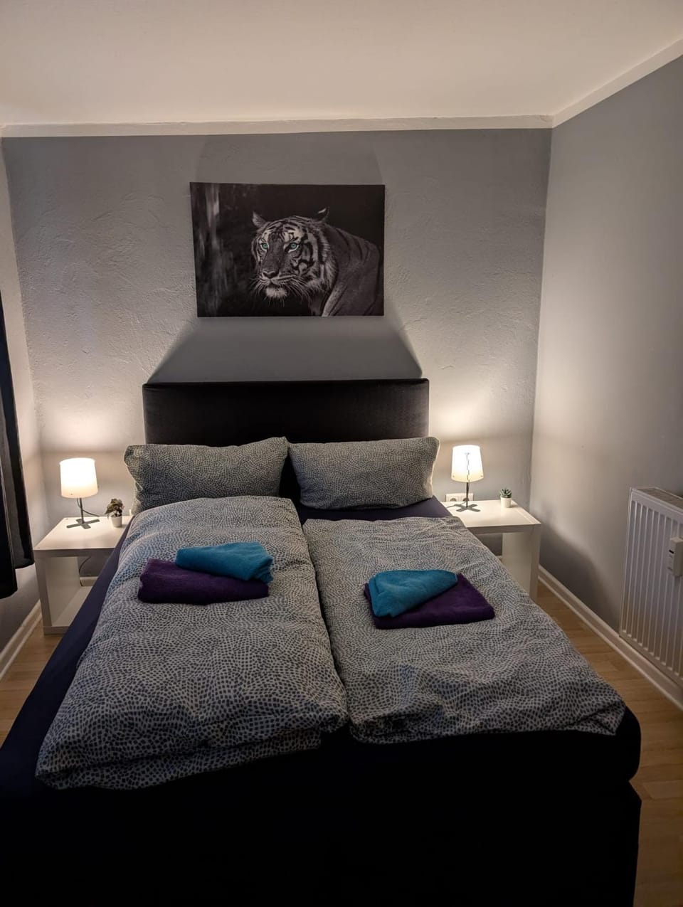 Bed, Bedroom, towels, towels