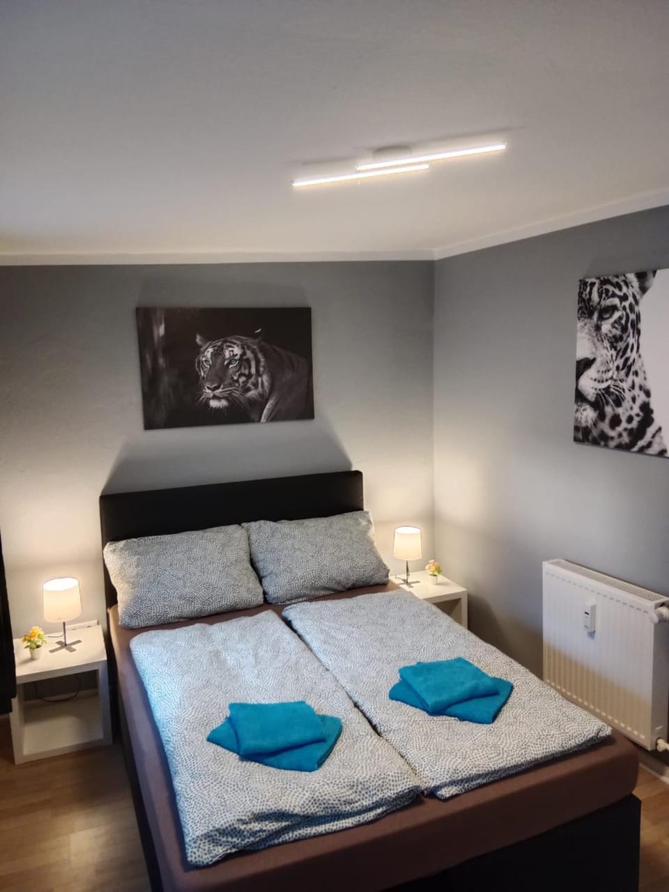 Bed, Photo of the whole room, Bedroom, towels