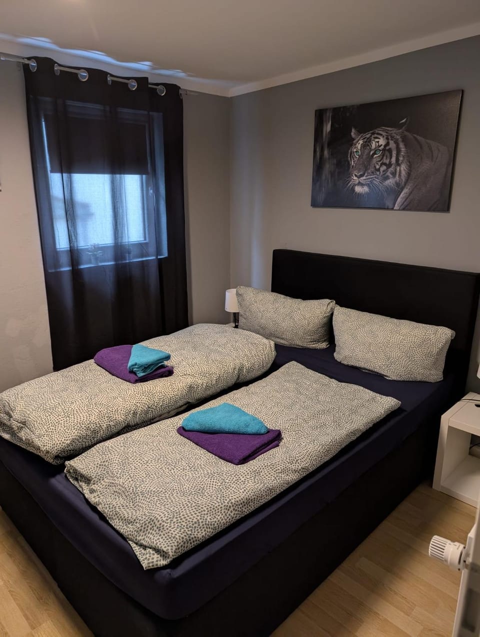 Bed, Bedroom, towels, towels