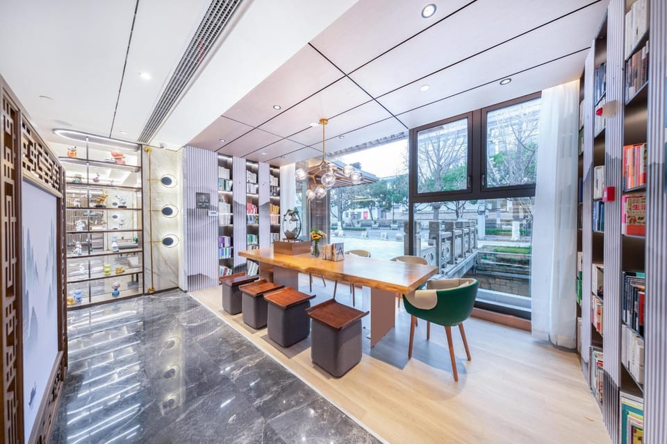 Library, Seating area
