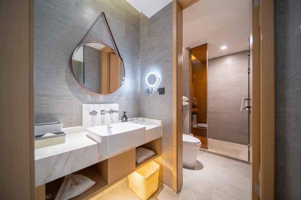 Toilet, Hot Tub