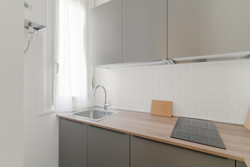 Kitchen or kitchenette