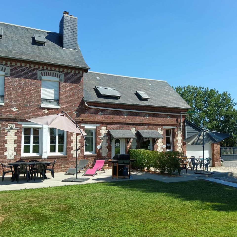 Property building, Day, Garden