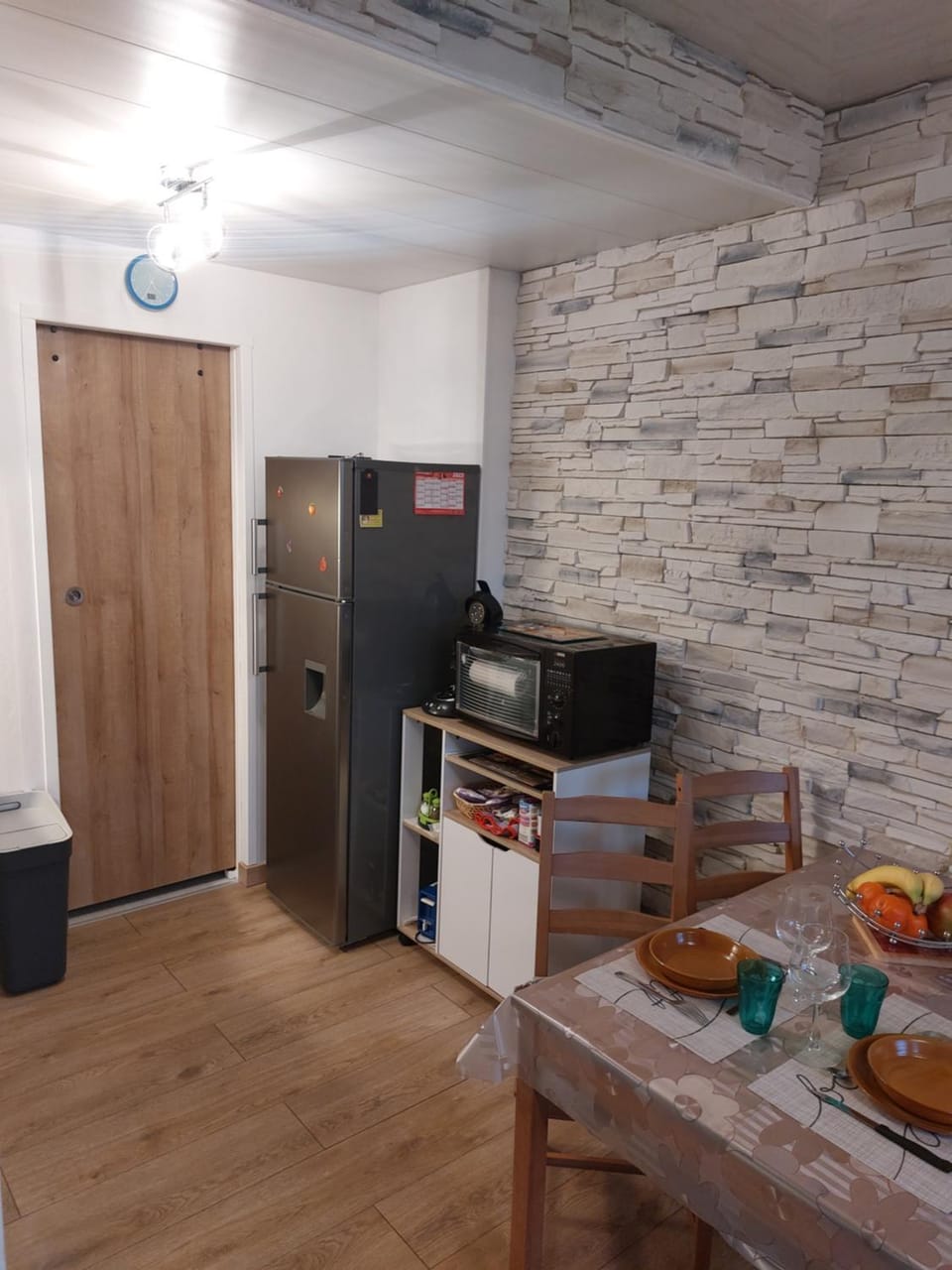 Food and drinks, Dining area, Food, pet friendly
