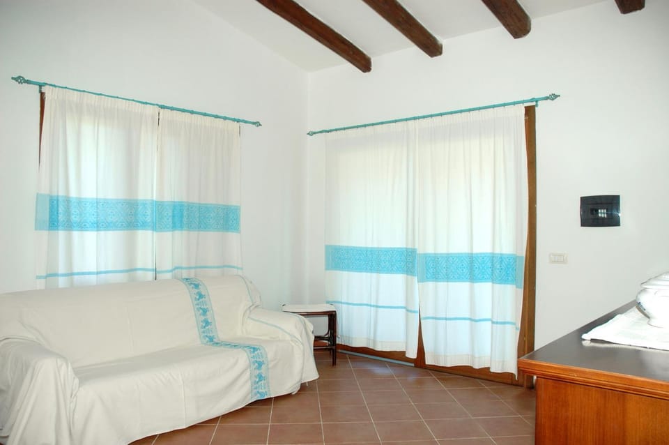 Bouganvillae2 House in Sardinia
