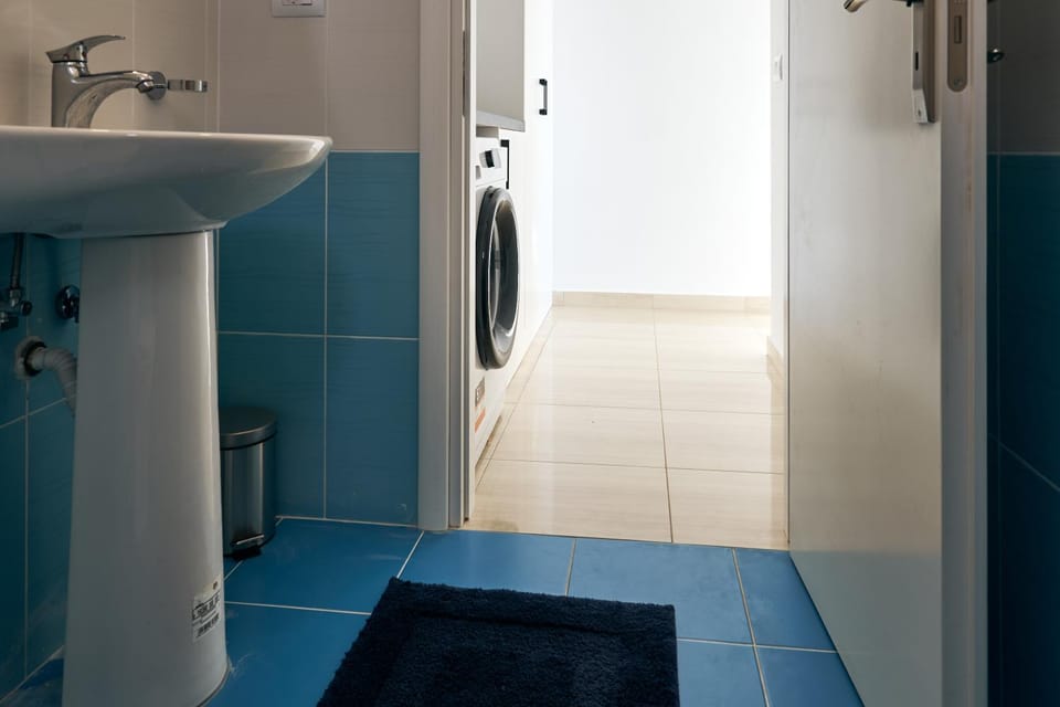 Shower, Toilet, Bathroom, washing machine