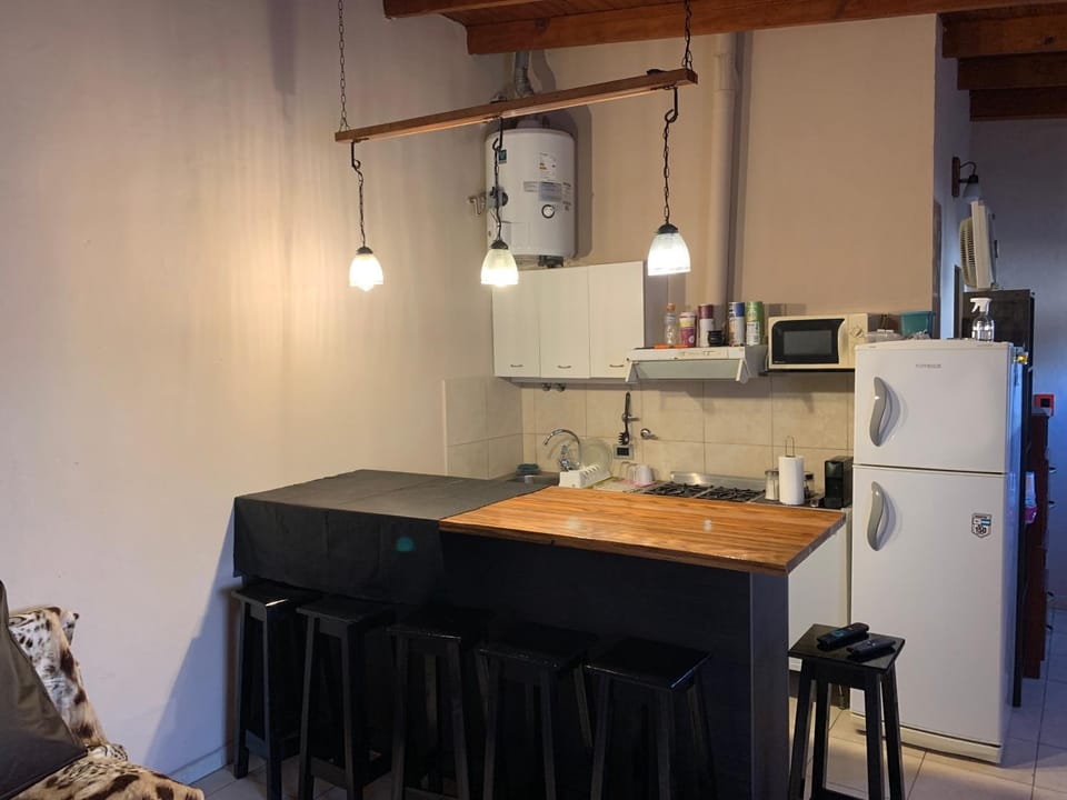 Kitchen or kitchenette, minibar, stove