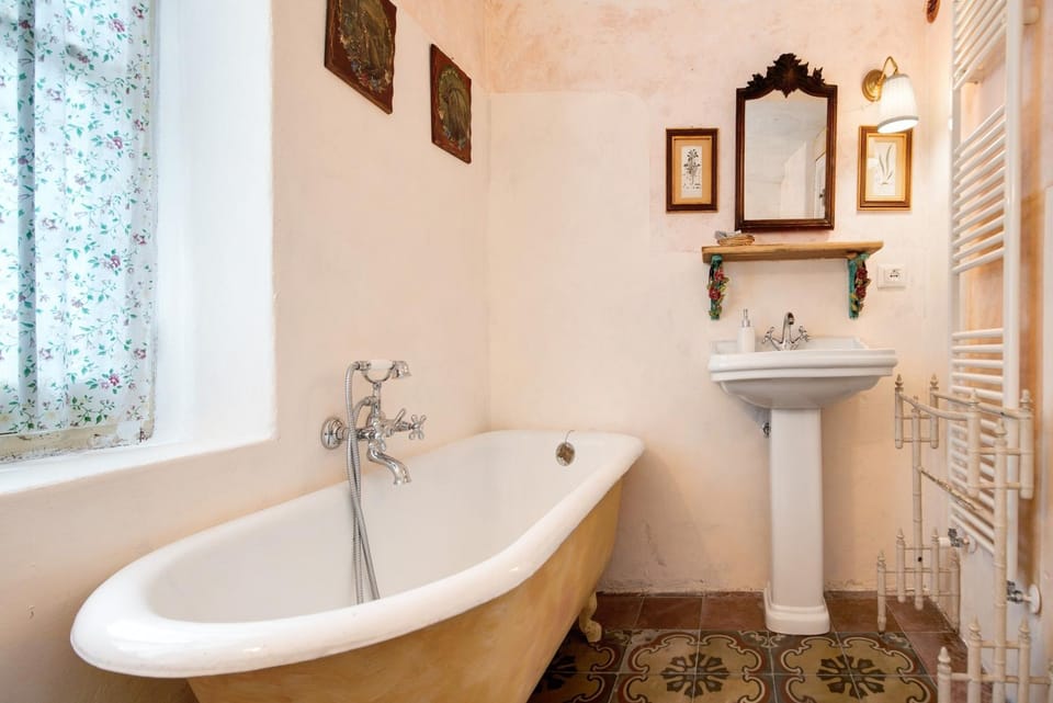 Bathroom, Living room