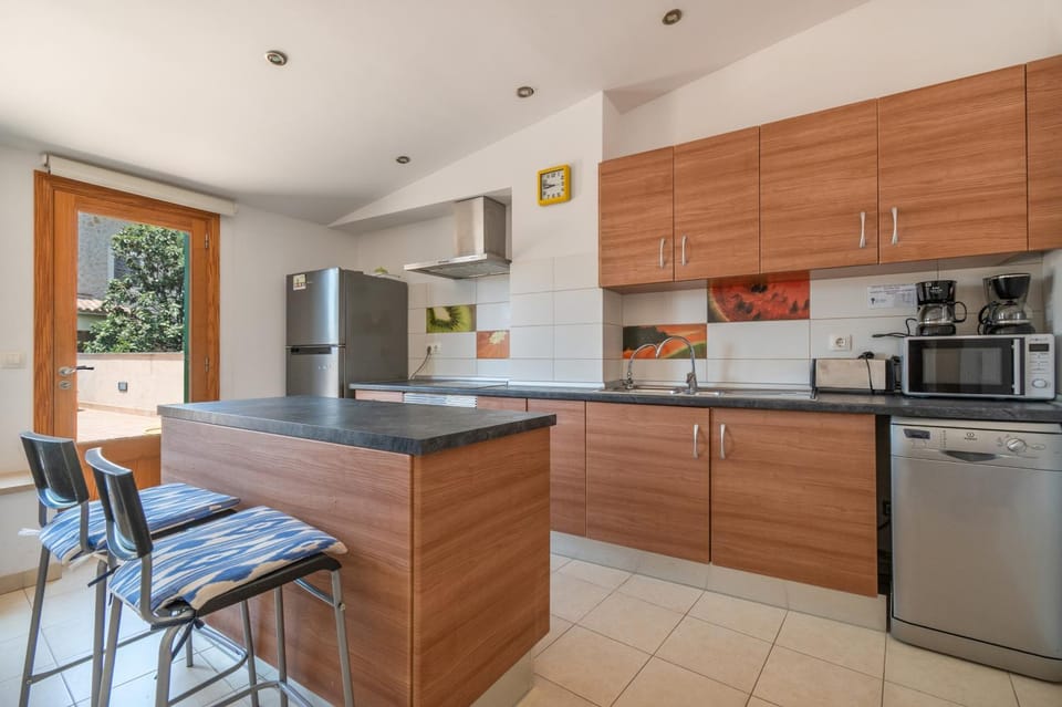 Kitchen or kitchenette, Living room