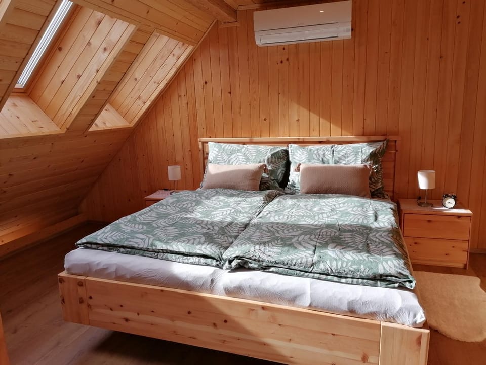 Bedroom, air conditioner