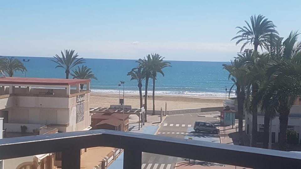 Apartamento 1ª línea de Playa Apartment in Valencian Community