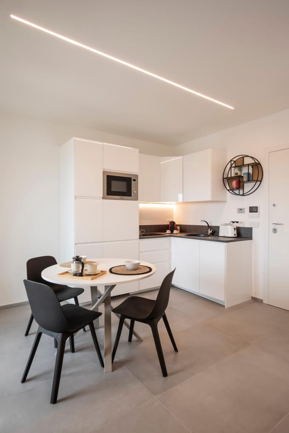 Kitchen or kitchenette, Dining area, minibar